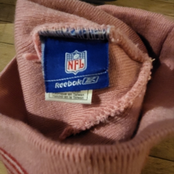 NFL Reebok NE Patriots Pink Winter Beanie Hat - Picture 3 of 7